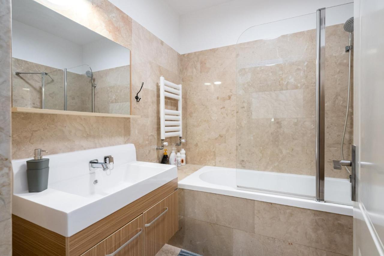 Happy Bubble I Timpuri Noi 1Br Apt 4 Ppl بوخارست المظهر الخارجي الصورة
